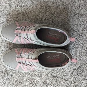 Sketchers air-cooled memory foam sneakers